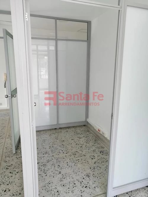 Oficina en arriendo en El Castillo, Medellín, 51 m² · foto 4 de 10