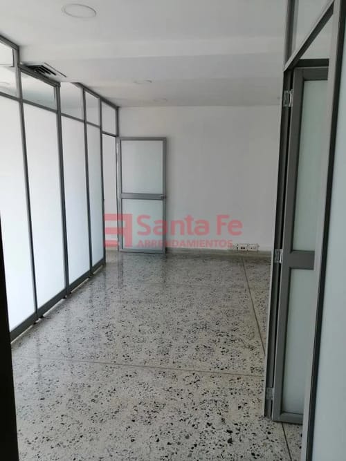 Oficina en arriendo en El Castillo, Medellín, 51 m² · foto 9 de 10