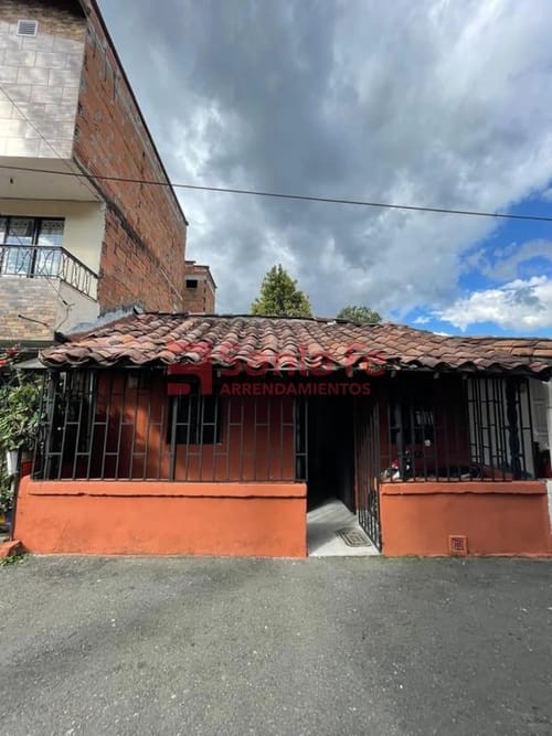 Casa de 3 alcobas en venta en Camino Verde, Envigado, 204 m² · foto 2 de 10