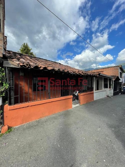 Casa de 3 alcobas en venta en Camino Verde, Envigado, 204 m² · foto 3 de 10