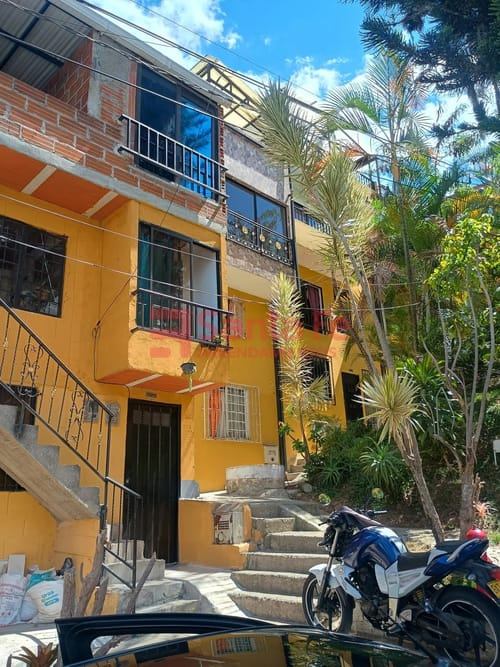 Apartamento de 4 alcobas en arriendo en Cucaracho, Medellín, 80 m² · foto 2 de 10
