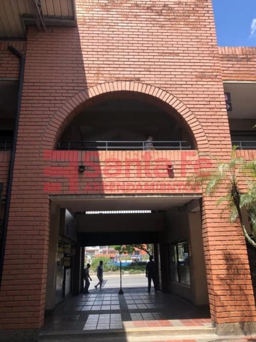Local en venta en Conquistadores, Medellín, 49 m² · foto 2 de 10