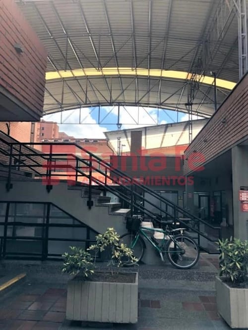 Local en venta en Conquistadores, Medellín, 49 m² · foto 3 de 10