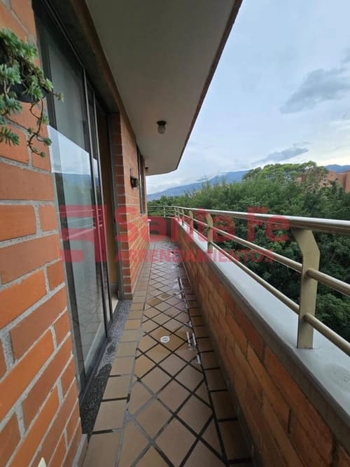 Apartamento de 5 alcobas en venta en Conquistadores, Medellín, 159 m² · foto 3 de 10
