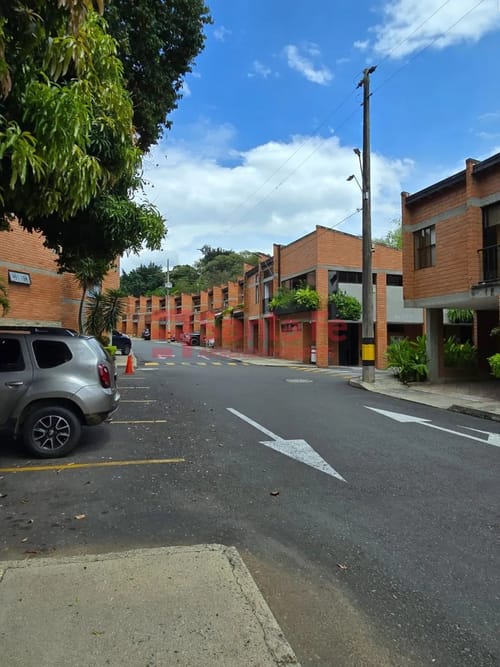 Casa de 5 alcobas en venta en Belén, Medellín, 231 m² · foto 3 de 10