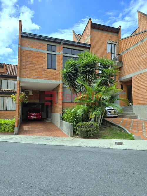 Casa de 5 alcobas en venta en Belén, Medellín, 231 m² · foto 5 de 10