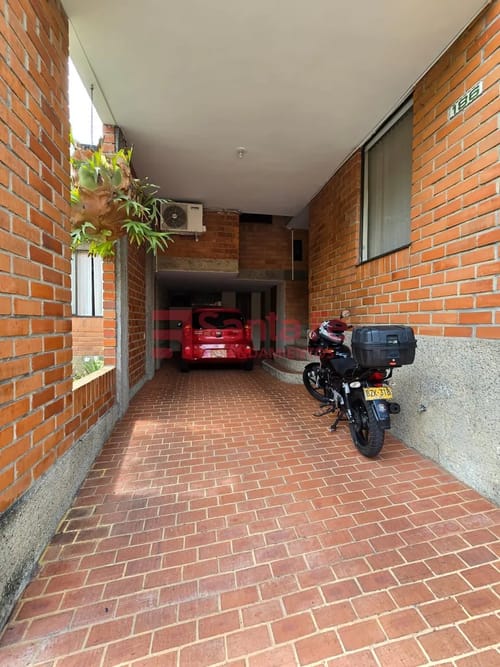 Casa de 5 alcobas en venta en Belén, Medellín, 231 m² · foto 6 de 10