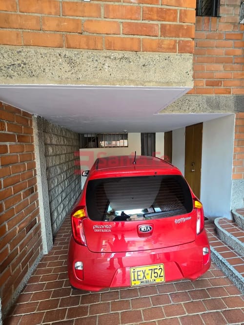 Casa de 5 alcobas en venta en Belén, Medellín, 231 m² · foto 7 de 10