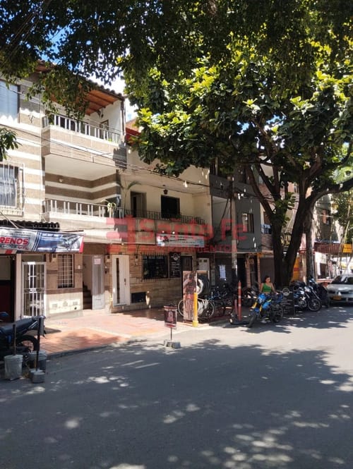Casa de 5 alcobas en venta en Loreto, Medellín, 150 m² · foto 2 de 10