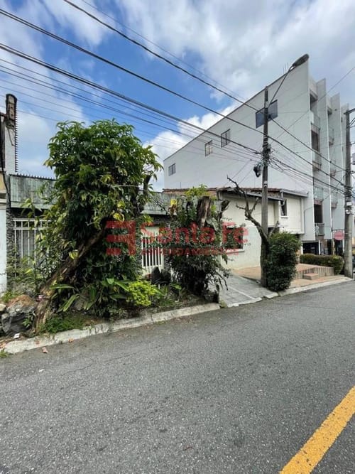 Casa de 3 alcobas en venta en Loreto, Medellín, 198 m² · foto 2 de 10