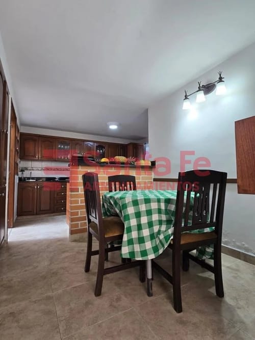 Casa de 5 alcobas en venta en La Castellana, Medellín, 225 m² · foto 10 de 10