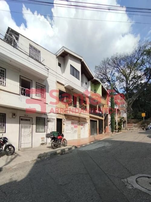Casa de 3 alcobas en venta en Loreto, Medellín, 180 m² · foto 2 de 10