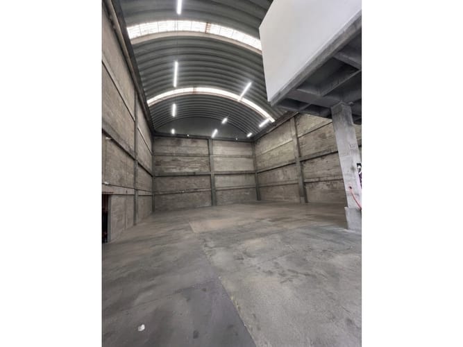 Bodega en arriendo en Monteazul, Sabaneta, 560 m² · foto 4 de 5