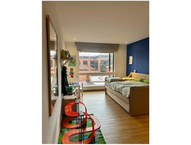 Apartamento de 2 alcobas en venta en Los Rosales, Bogotá, 170 m² · foto 8 de 9