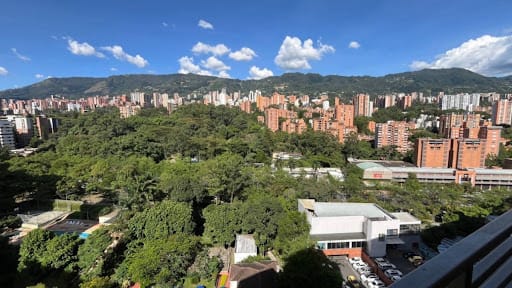 Apartamento de 3 alcobas en arriendo en La Frontera, Medellín, 160 m² · foto 3 de 24