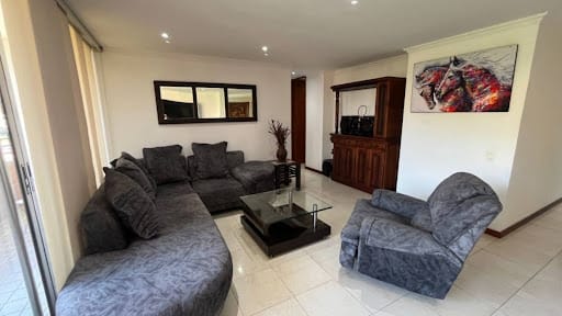 Apartamento de 3 alcobas en arriendo en La Frontera, Medellín, 160 m² · foto 9 de 24