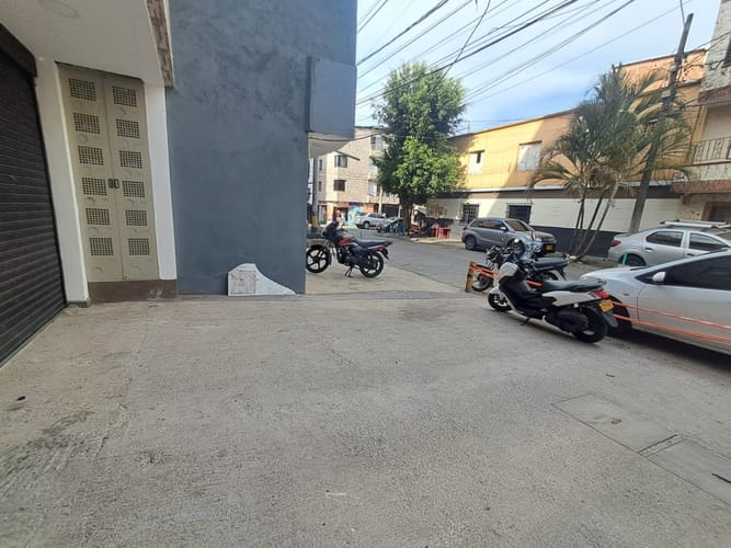Local en arriendo en San Bernardo, Medellín, 200 m² · foto 2 de 12