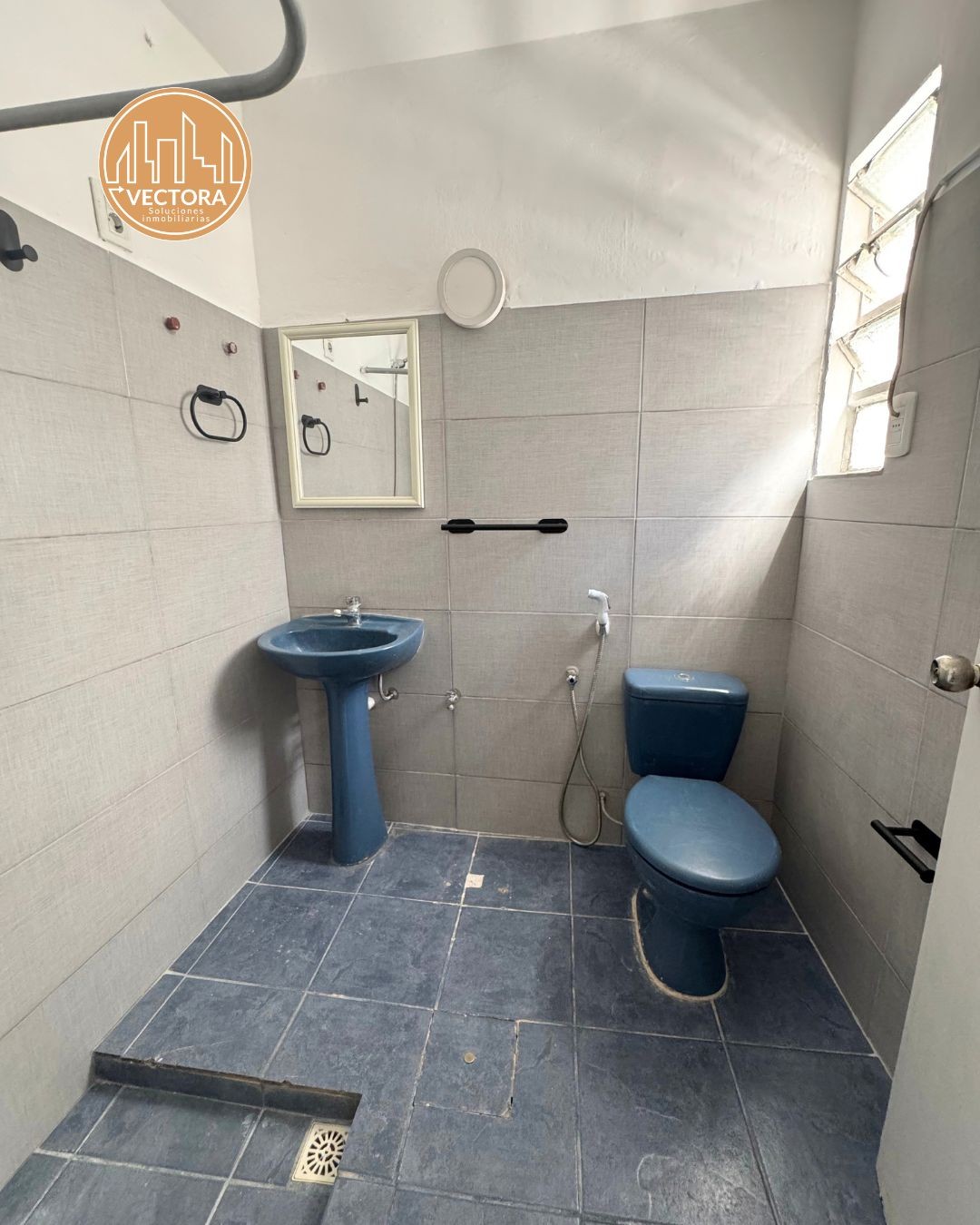 ALQUILA PH TIPO CASITA DE 1 DORMITORIO CON COCHERA AL FRENTE / PARQUE BATLLE LÍMITE BUCEO · Foto 9