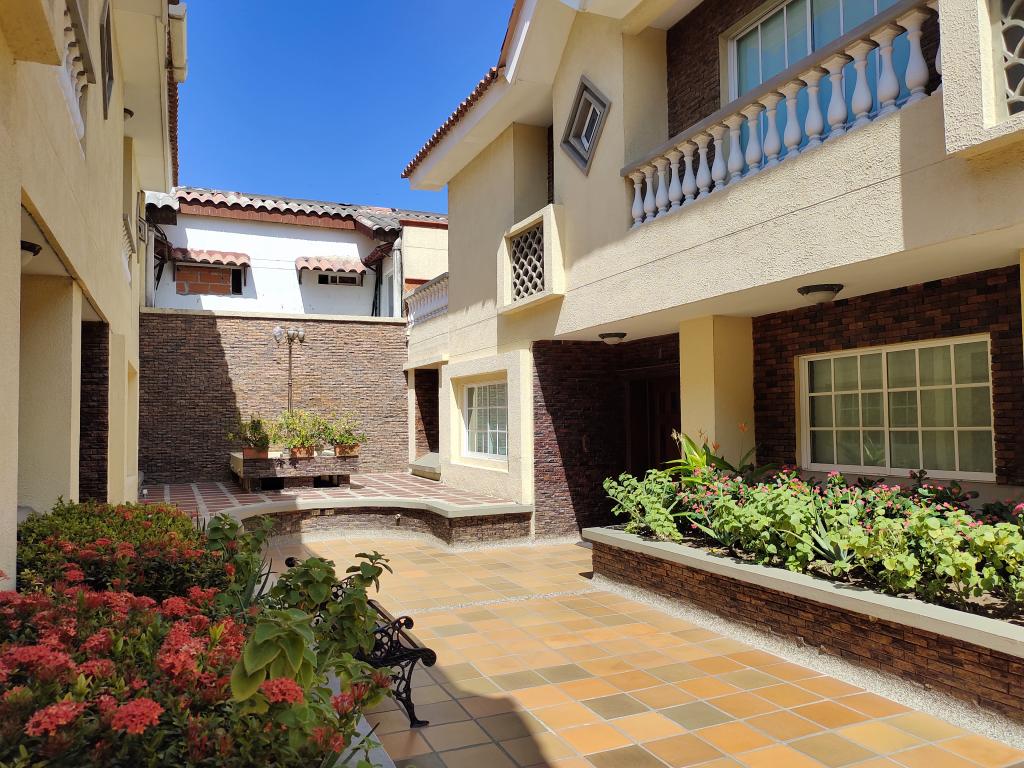 Casa en venta en Altos Del Limon, Barranquilla · foto 2 de 24