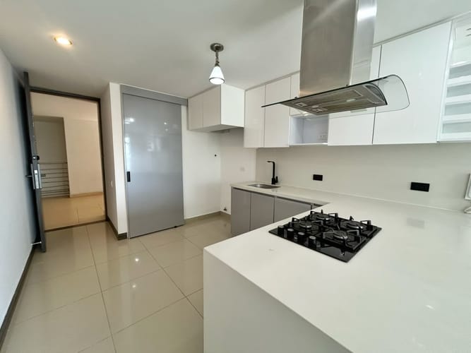 Apartamento de 2 alcobas en venta en Bellavista, Cali, 80 m² · foto 2 de 21