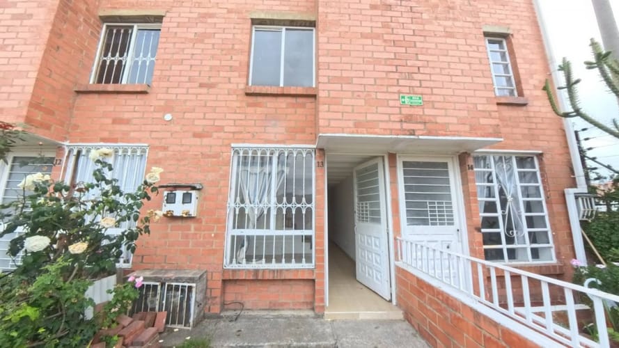 Casa de 4 alcobas en venta en Compartir Sector 3, Soacha, 71 m² · foto 2 de 24