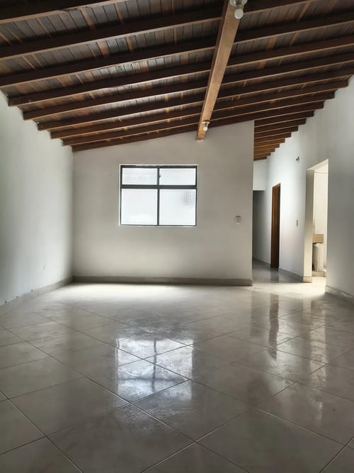 Apartamento de 3 alcobas en arriendo en La Floresta, Medellín, 138 m² · foto 3 de 10