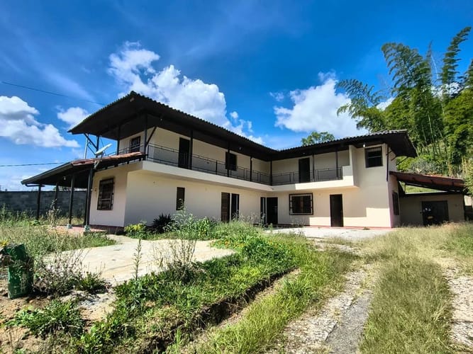 Casa de 5 alcobas en arriendo en La Mosca, Rionegro, 280 m² · foto 2 de 10