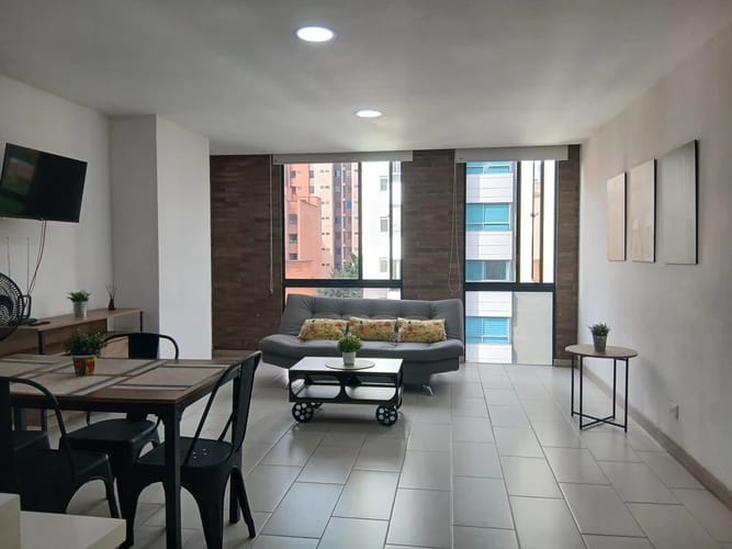 Apartamento de 2 alcobas en arriendo en Bolivariana, Medellín, 84 m² · foto 2 de 10