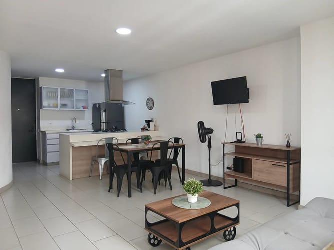 Apartamento de 2 alcobas en arriendo en Bolivariana, Medellín, 84 m² · foto 3 de 10