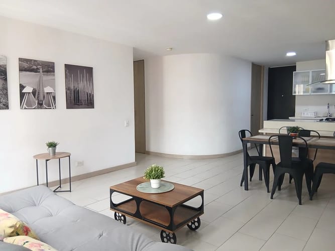 Apartamento de 2 alcobas en arriendo en Bolivariana, Medellín, 84 m² · foto 4 de 10