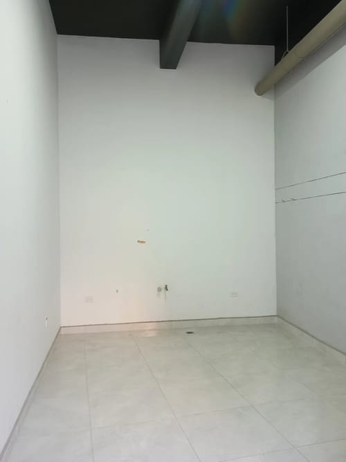 Local en arriendo en La Floresta, Medellín, 20 m² · foto 2 de 8