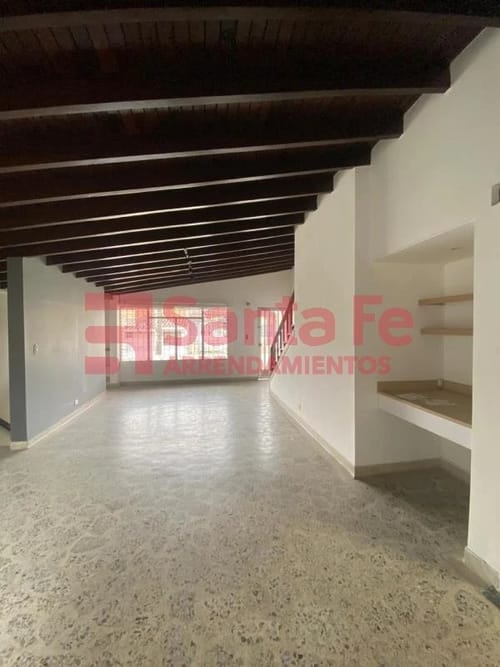 Casa de 4 alcobas en venta en Los Colores, Medellín, 179 m² · foto 2 de 10
