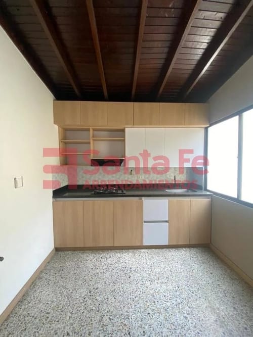 Casa de 4 alcobas en venta en Los Colores, Medellín, 179 m² · foto 4 de 10