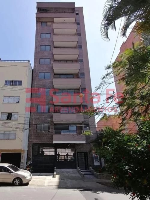 Apartamento de 4 alcobas en venta en Lourdes, Medellín, 220 m² · foto 2 de 5
