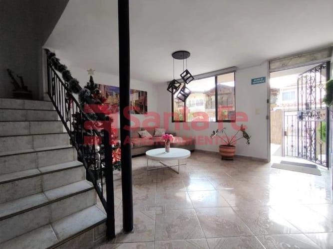 Casa de 11 alcobas en venta en Los Colores, Medellín, 660 m² · foto 4 de 10