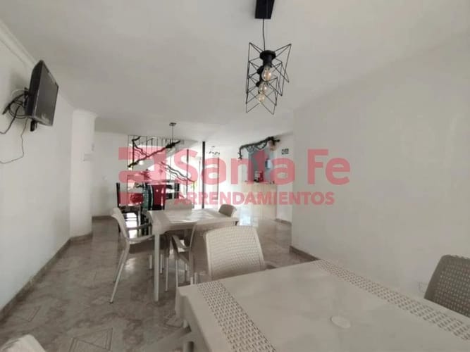 Casa de 11 alcobas en venta en Los Colores, Medellín, 660 m² · foto 5 de 10
