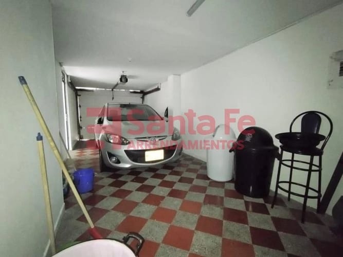 Casa de 11 alcobas en venta en Los Colores, Medellín, 660 m² · foto 10 de 10