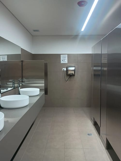 Oficina en arriendo en Cuarta Brigada, Medellín, 10 m² · foto 8 de 10