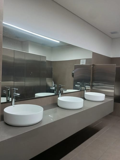 Oficina en arriendo en Cuarta Brigada, Medellín, 10 m² · foto 9 de 10