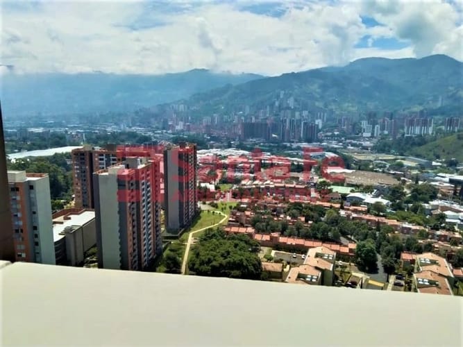 Apartamento en venta en Centro, La Estrella · foto 2 de 10