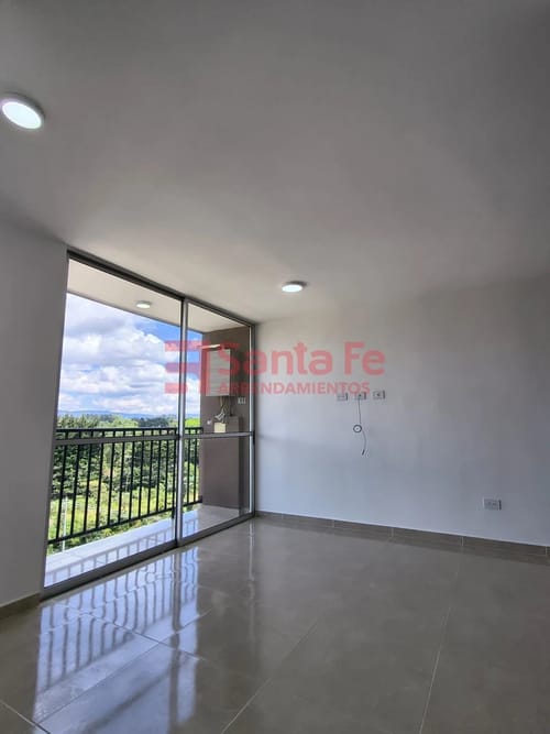 Apartamento de 3 alcobas en venta en Centro, Rionegro, 51 m² · foto 2 de 10