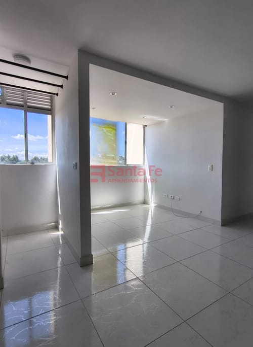 Apartamento de 3 alcobas en venta en Centro, Rionegro, 54 m² · foto 2 de 10