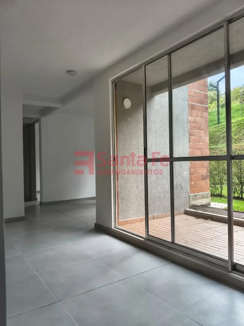 Apartamento de 2 alcobas en venta en Centro, Rionegro, 58 m² · foto 2 de 10