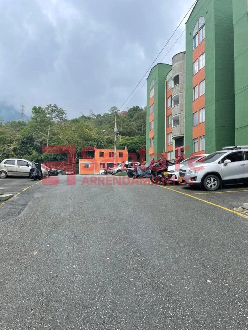 Apartamento en venta en La Milagrosa, Medellín · foto 2 de 10