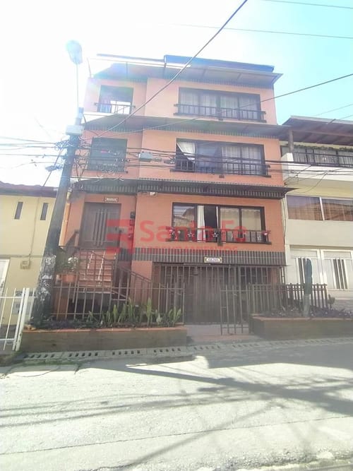 Casa de 8 alcobas en venta en Lopez De Mesa, Medellín, 216 m² · foto 2 de 3