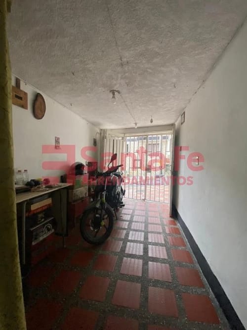 Casa de 6 alcobas en venta en La Milagrosa, Medellín, 108 m² · foto 3 de 10