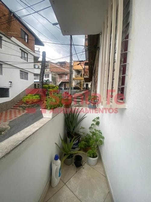 Casa de 6 alcobas en venta en La Milagrosa, Medellín, 108 m² · foto 5 de 10
