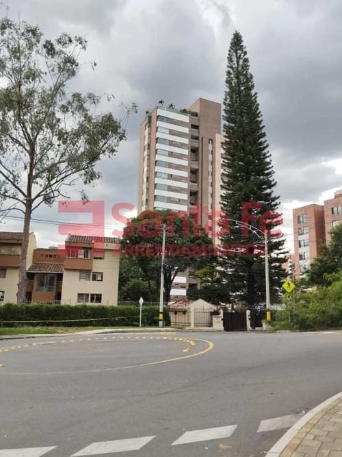 Apartamento de 4 alcobas en venta en El Poblado, Medellín, 213 m² · foto 2 de 10