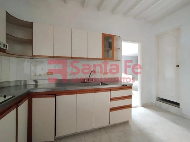 Apartamento de 4 alcobas en venta en El Poblado, Medellín, 213 m² · foto 7 de 10