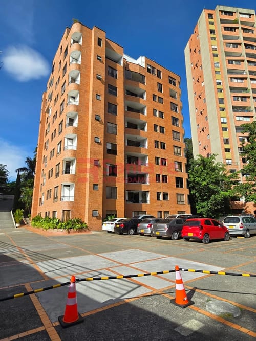 Apartamento de 4 alcobas en venta en El Poblado, Medellín, 111 m² · foto 2 de 10